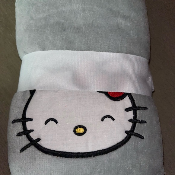 Hello Kitty Grey Hand Towel set of Two - Picture 2 of 4